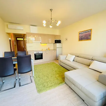 Apartment Colton Aranyhid - Outdoor *
