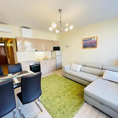 Apartment Colton Aranyhid - Outdoor *